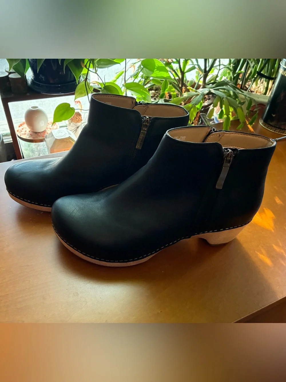 Dansko sleek black